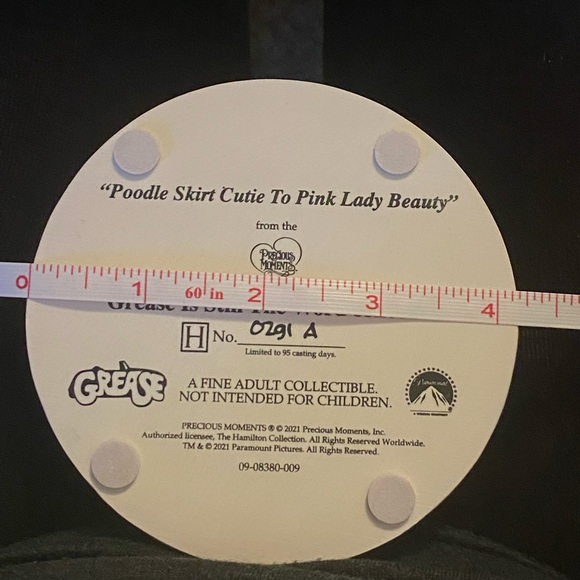 Precious Moments GREASE - POODLE SKIRT CUTIE TO PINK LADY BEAUTY Sandy & Frenchy - Picture 6 of 7